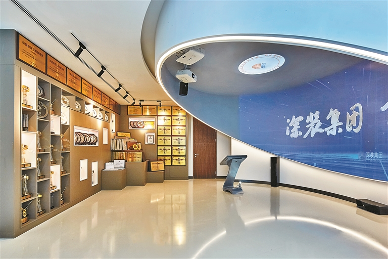 深裝集團(tuán)榮譽室.jpg 深裝集團(tuán)榮譽室.jpg